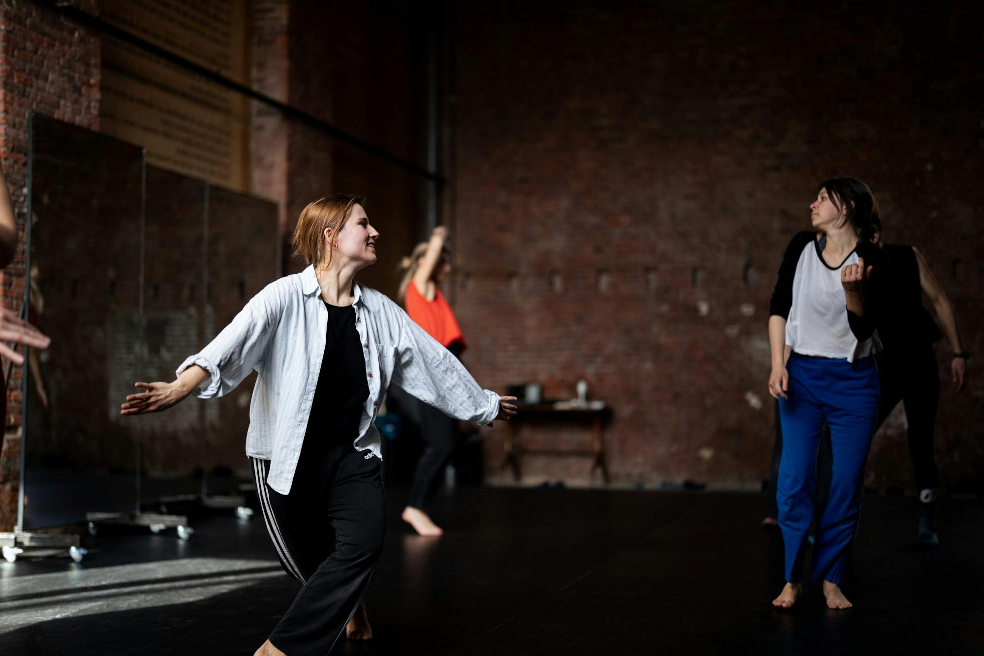 Contemporary dance: flow & form
